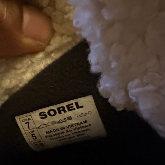 Sorel Brown and Black Winter Boots with Shearling Lining - Picture 11 of 11